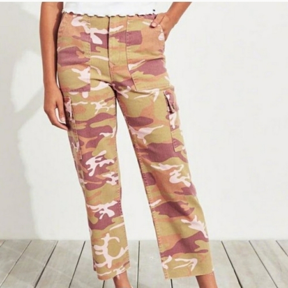 HOLLISTER ultra high rise mom jeans in camo camouflage - Picture 4 of 4